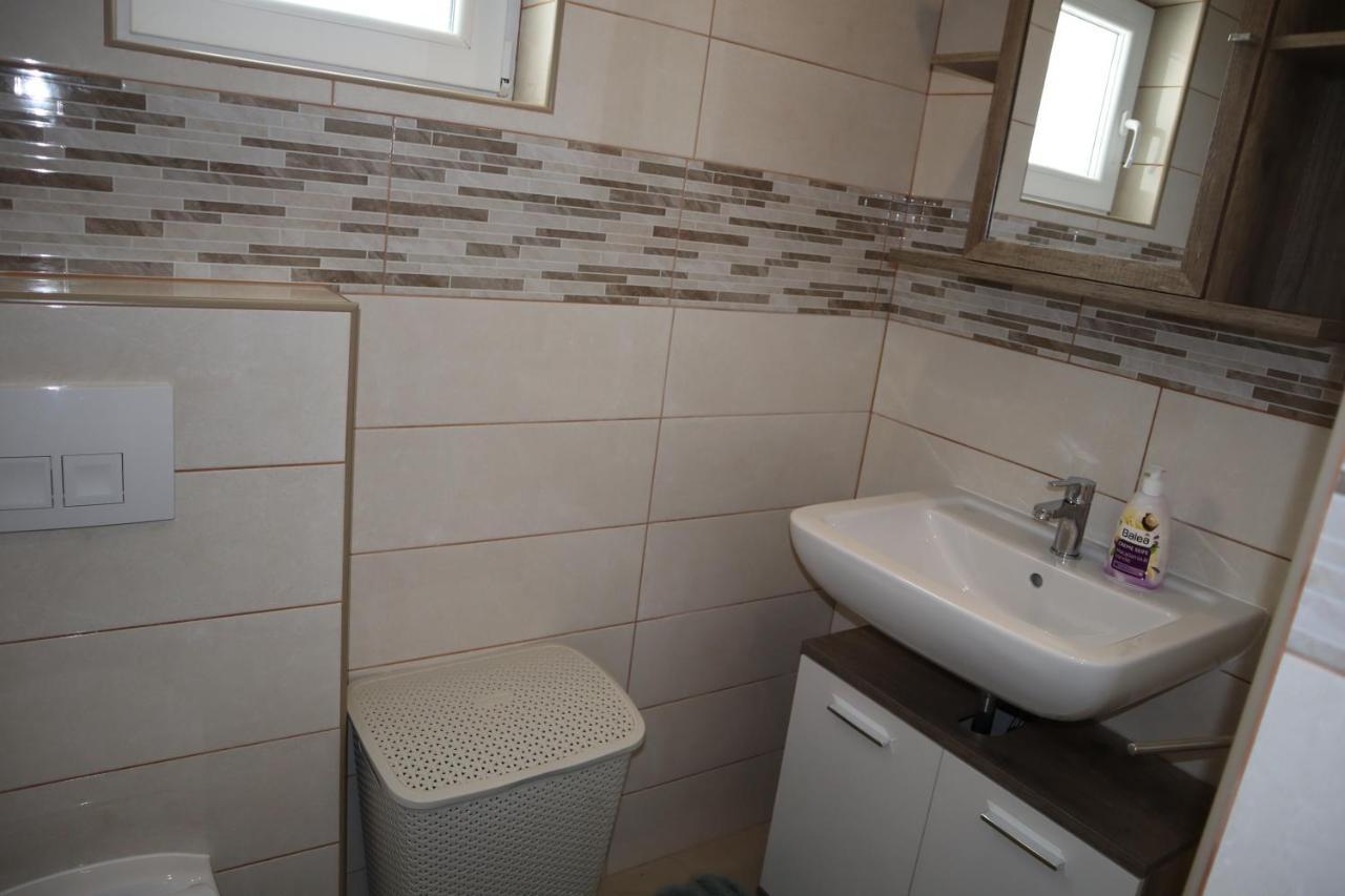 Apartmani Sanja Вир Екстериор снимка